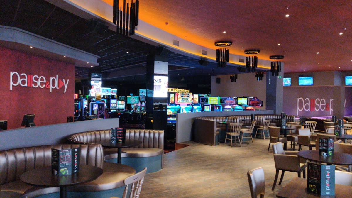 Salón de juego & Sports Bar Pause&Play photo 3