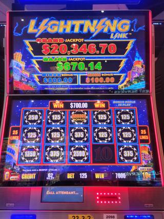 Cascades Casino – Poker photo 5