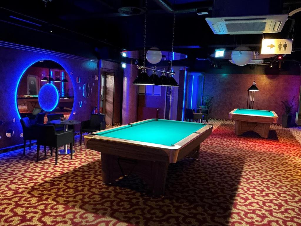 Merkur Spielothek Luxemburger - Casino in Köln, Germany